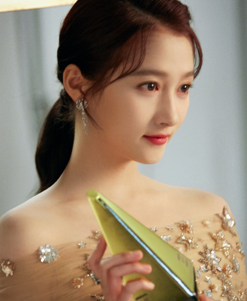关晓彤唯美写真图片,尽显清雅绝俗,怎么看都舒服