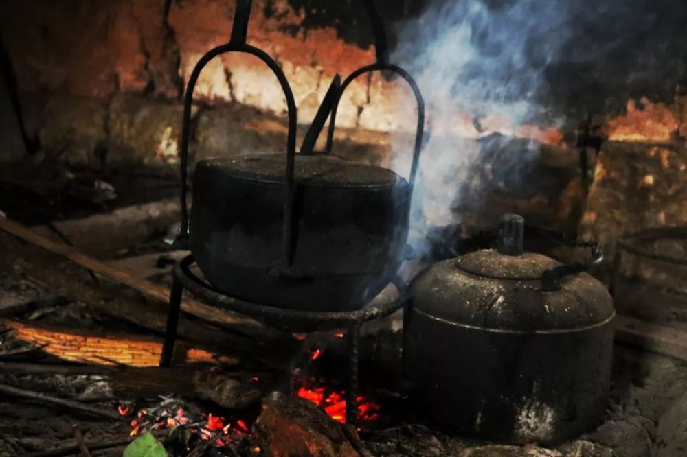 中国人最早的做饭方式就是柴火饭,是很多城市人怀念的做饭方式,现在