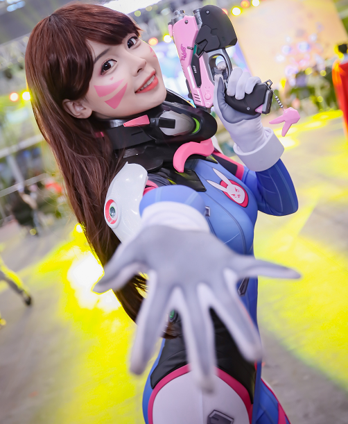 小姐姐cosplay《守望先锋》游戏角色dva,气质甜美