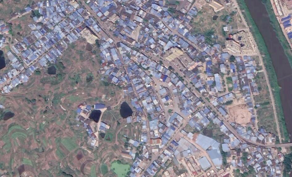 卫星上看重庆开州临江镇:开州最大的镇,有很多栋高楼