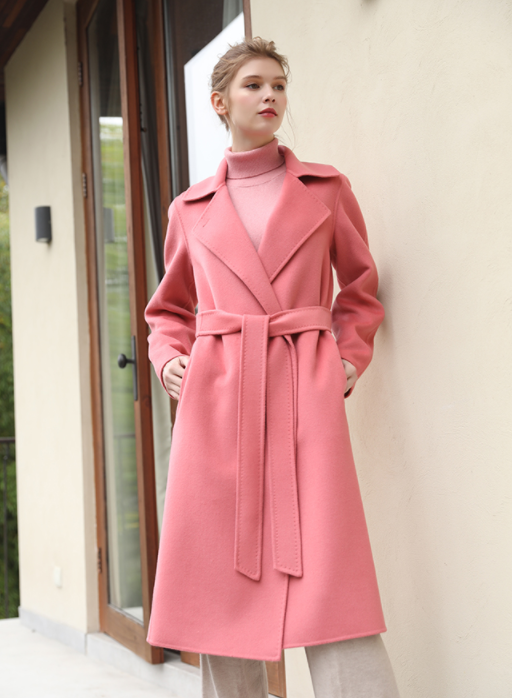 粉色韩版呢子大衣,轻松穿出时尚感