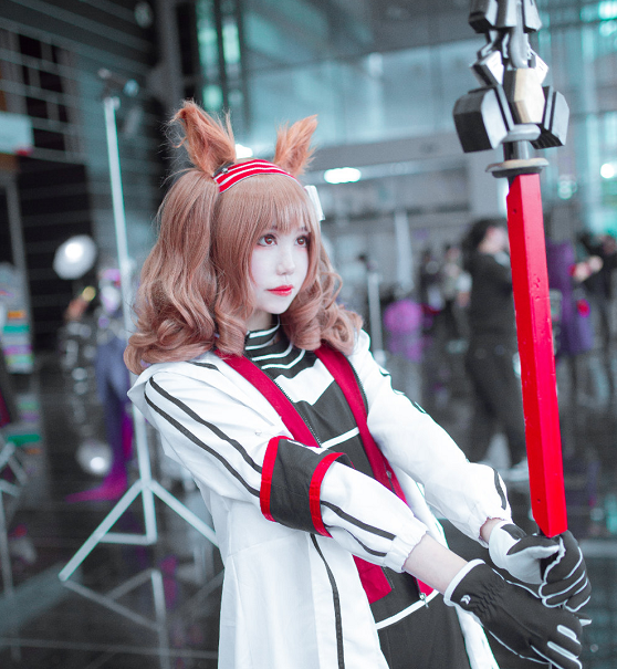 cosplay游戏《明日方舟》人物,女孩的cos堪称神还原