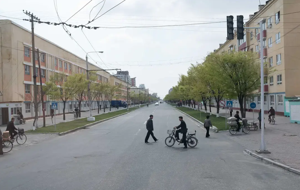 实拍朝鲜街景,感受朝鲜市井民生