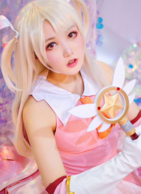 动漫角色伊莉雅cosplay欣赏,甜美可人的粉系少女