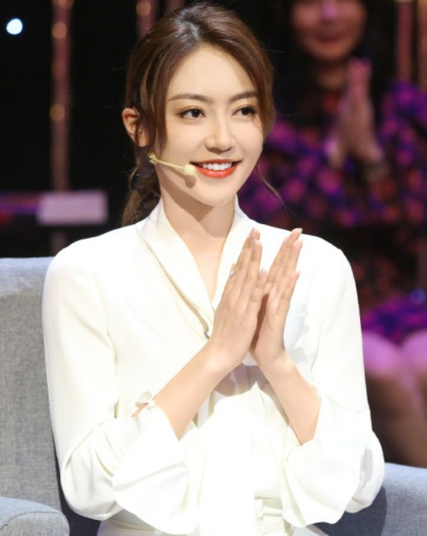 黄梦莹知性甜美活动照,气质清雅,淡雅清新又唯美