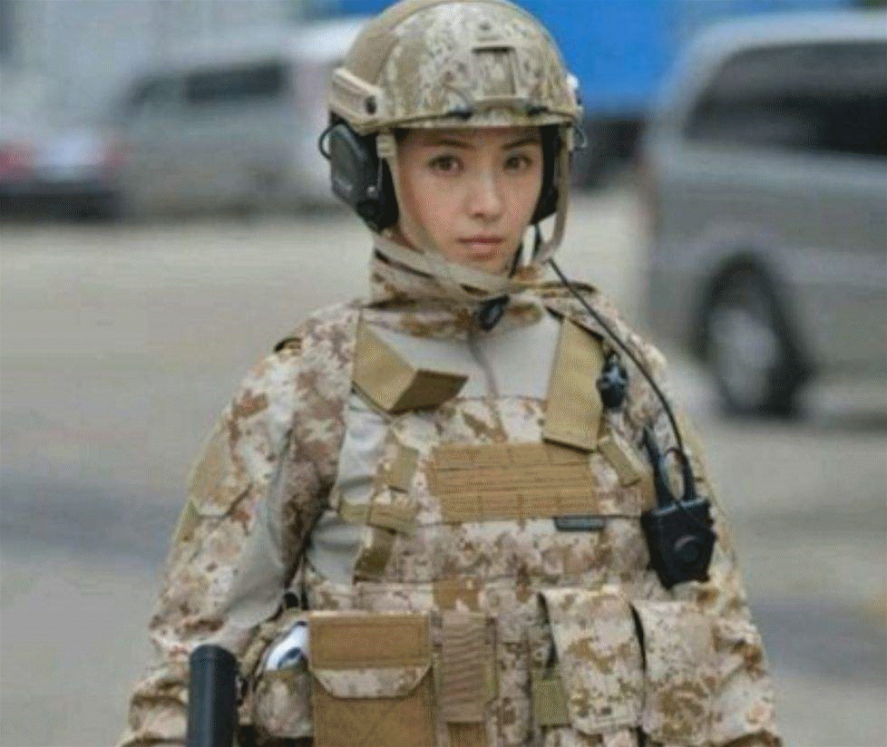 难怪《仙剑3》的万玉枝眼熟,她还演过《火凤凰》,怪我
