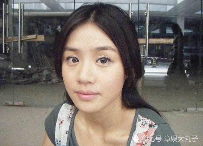 马思纯当年做书模时好清纯啊,比现在好看太多了