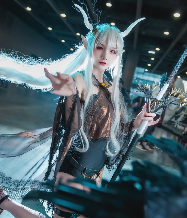 《明日方舟》闪灵cosplay,气质高冷的小姐姐完美演绎闪灵