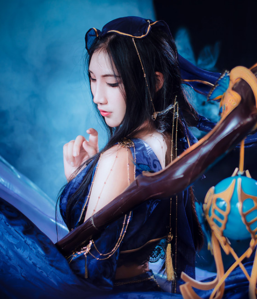 cosplay《逆水寒》九灵药人,宛若天仙的小姐姐,气质十足