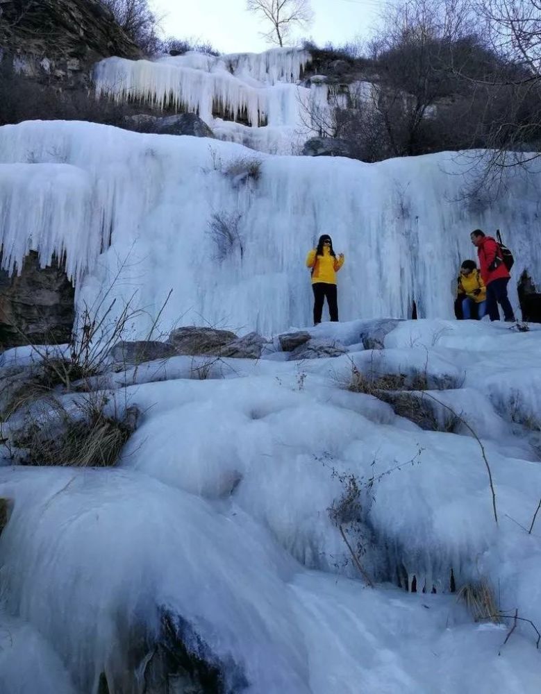 北京冬天冰雪景观越来越难寻觅,快去感受京西山谷里天然冰瀑的冬之韵!