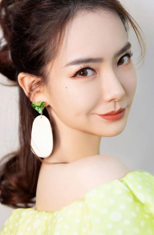 戚薇精美壁纸,优雅真诚时尚大气,让人怦然心动