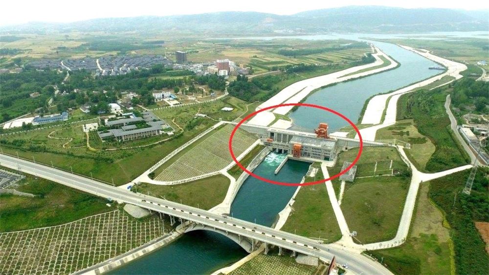 南北方地势落差200米,南水北调是如何输水的?怎么逆流