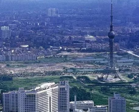 1995年1月8日,佛山广播电视塔广播发射机正式启动.