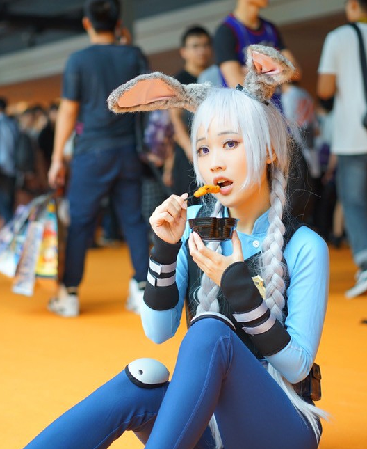 cosplay《疯狂动物城》朱迪,呆萌可爱的小兔子装扮