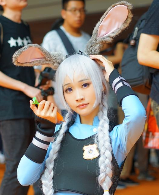 cosplay《疯狂动物城》朱迪,呆萌可爱的小兔子装扮