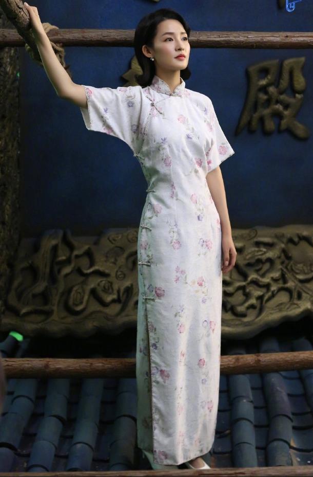 李沁_影视明星,旗袍,造型,时尚穿搭,风格