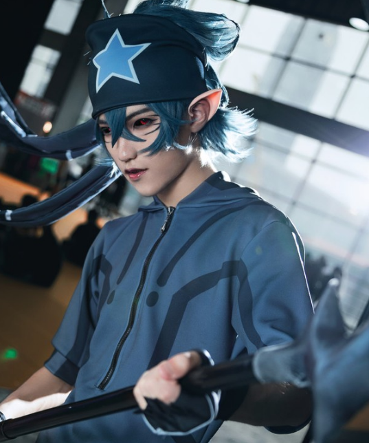 动漫《凹凸世界》cos,黑化雷狮帅气撩人
