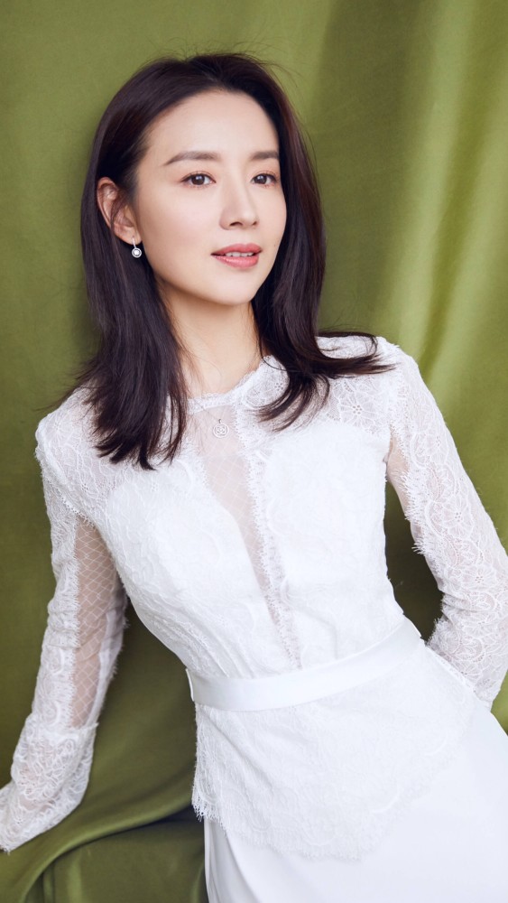 董洁高清壁纸:气质优雅迷人,尽显女神魅力