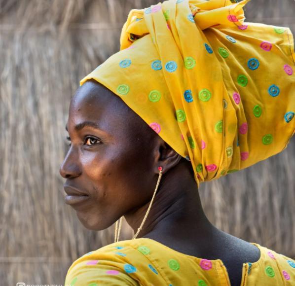 塞内加尔的女人们着装如此艳丽,却是挣钱有方
