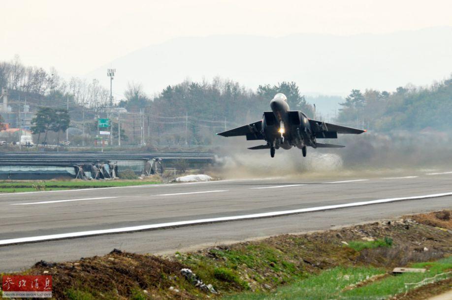 谁说高速公路只能跑车 战机照样起降_腾讯军事