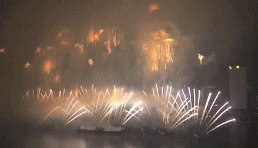 56条无人船 600架无人机 持续30分钟烟花绽放 激光,灯光,音乐齐配合