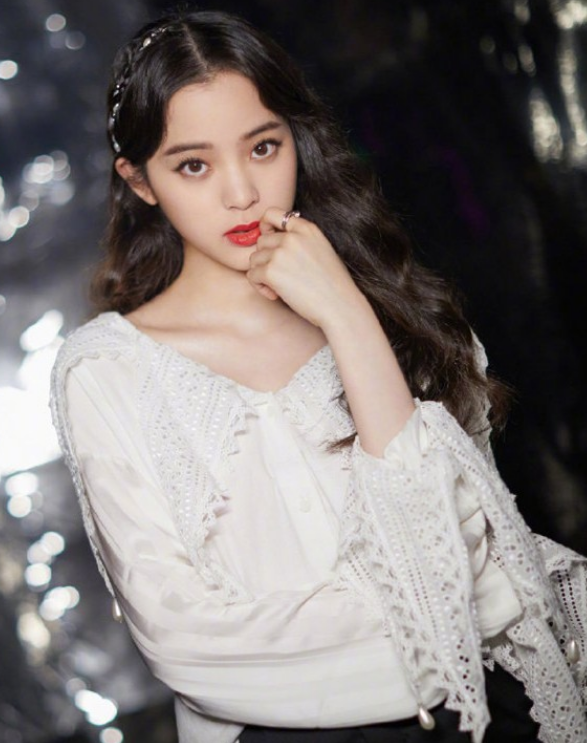 欧阳娜娜少女风格写真,天生丽质率直优雅