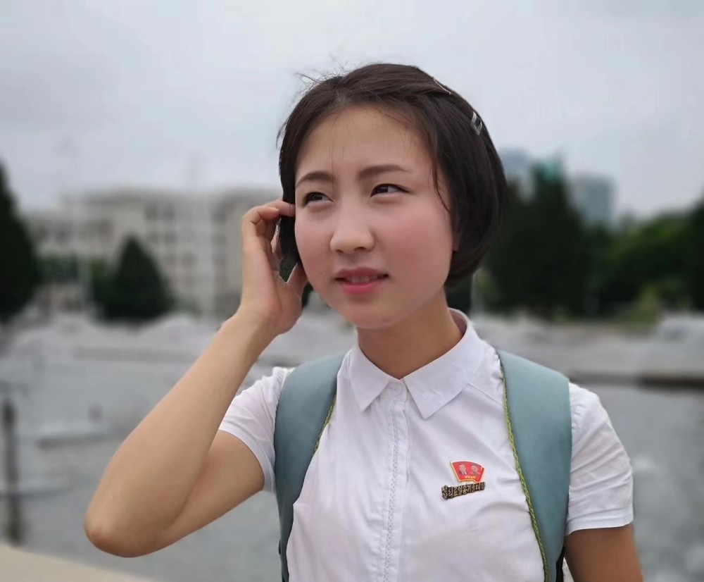 中国小伙到朝鲜旅游,拍摄到的朝鲜姑娘