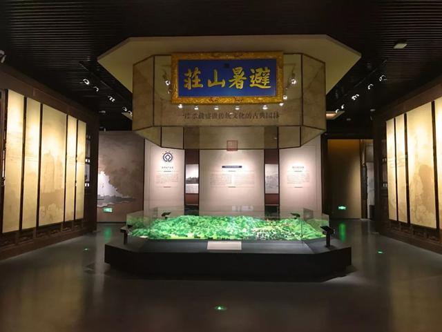 避暑山庄文津阁为清代内廷四阁之一,是《古今图书集成》《四库全书》