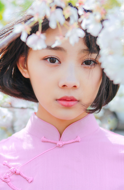 清纯短发美少女户外美图,青春有活力,唯美又迷人