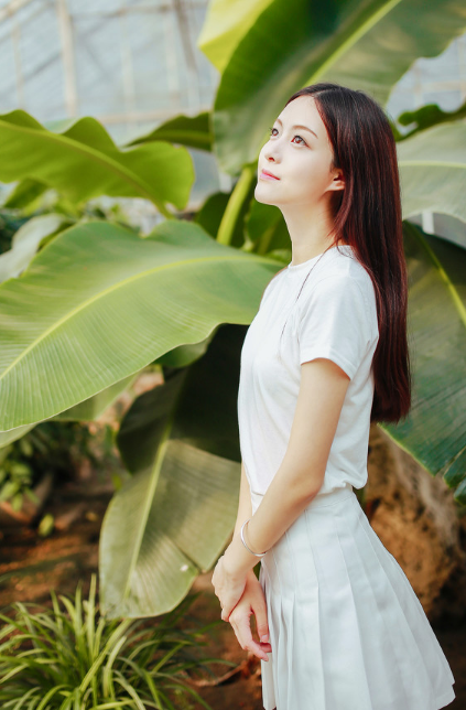 青春阳光小姐姐写真美图,笑容烂漫迷人,尽显清新气质