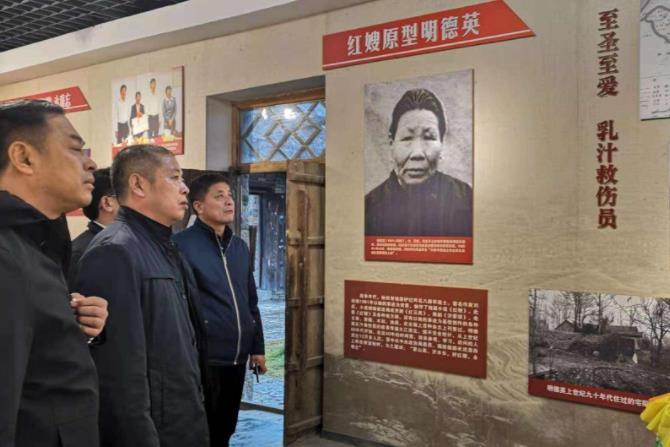 沂蒙红嫂用自己乳汁救小八路,建国后小八路成大官,如此报恩