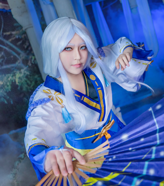 cosplay游戏《阴阳师》晴明,白发小姐姐优雅十足