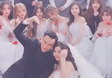 韩安冉婚礼邀请了8位伴娘团,如今离婚却无人安慰,真让