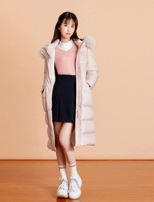 陈都灵轻甜少女写真,青春少女,清新灵动