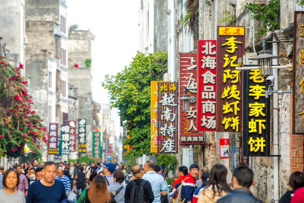 北海老街,必吃那脆香虾饼,还要走一条彼此心照不宣的巷道