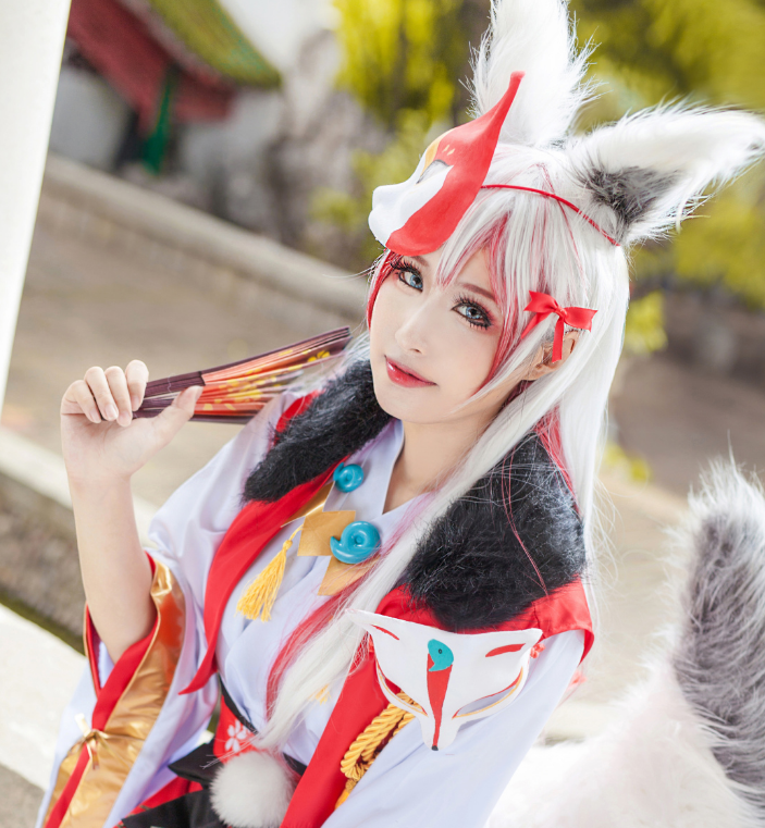 阴阳师妖狐cosplay,人物高度还原,眼神很灵动