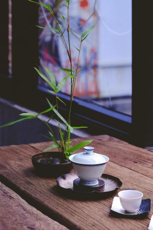 一生60余首茶诗,居唐代之首,他的一生与茶为伴