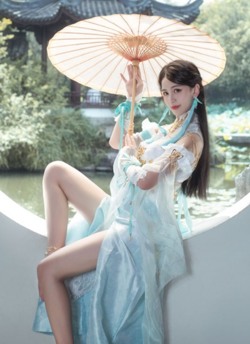 网游《逆水寒》人物cosplay,极为清纯可人的小姐姐