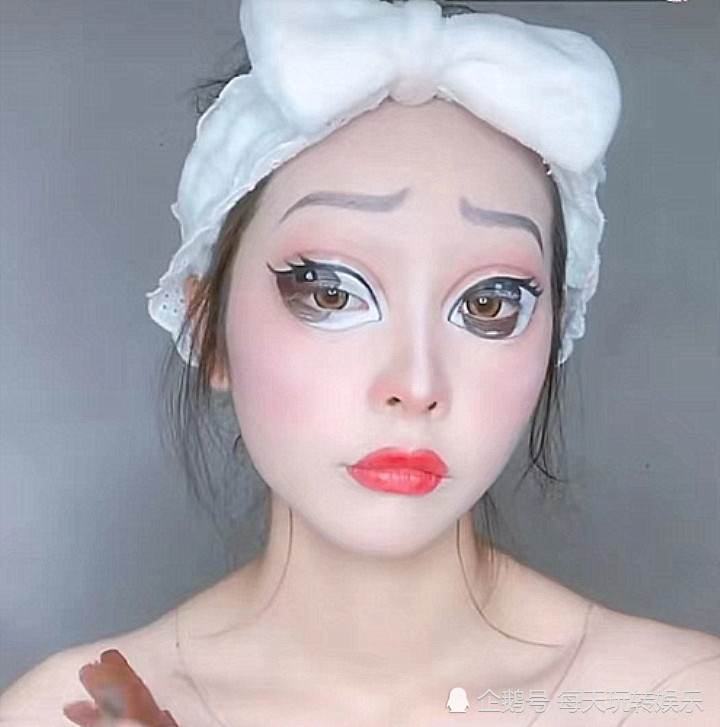 小姐姐仿妆"白雪公主",开头:难度有些大,结局:是学美术的吗?