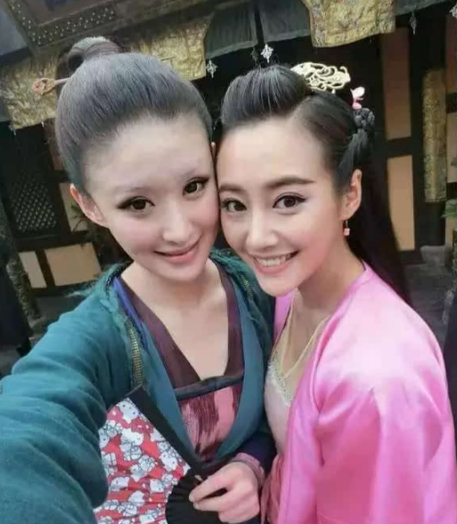 还记得花千骨中的绿鞘吗?当她画上眉毛,终于明白为啥"