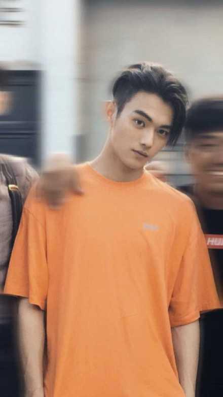 家暴男许凯,人设崩塌仍然顺风顺水,了解之后明白了