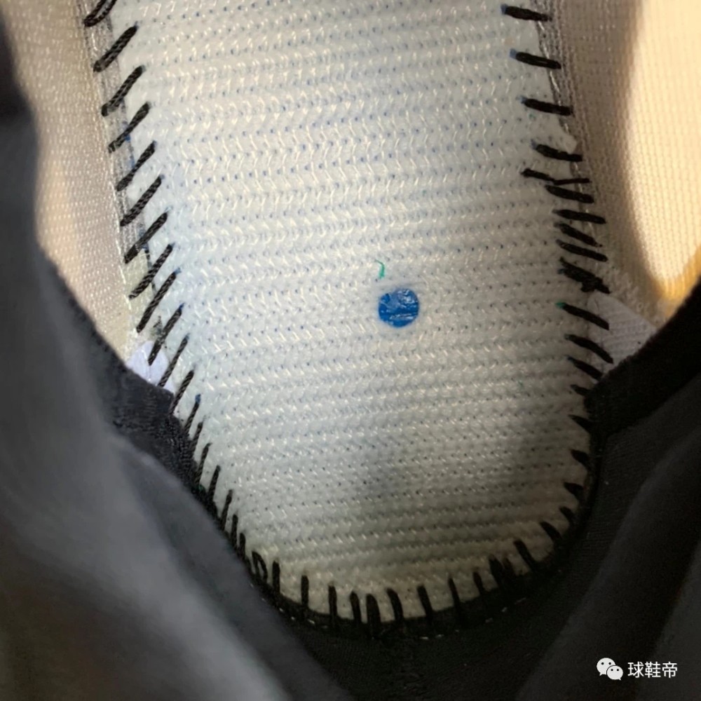 yeezy700V3穿裂了,yeezy700V3穿裂了 侃爷亲穿yeezy700v3会是700系列的福星吗 特供版原厂材料解析