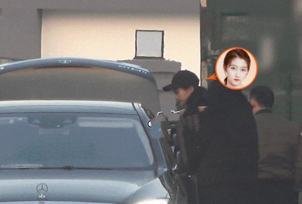 被鹿晗宠成公主?关晓彤简陋区域上厕所,保镖助