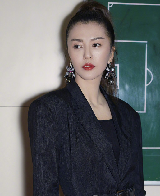 谭维维简约写真,又酷又美十分迷人