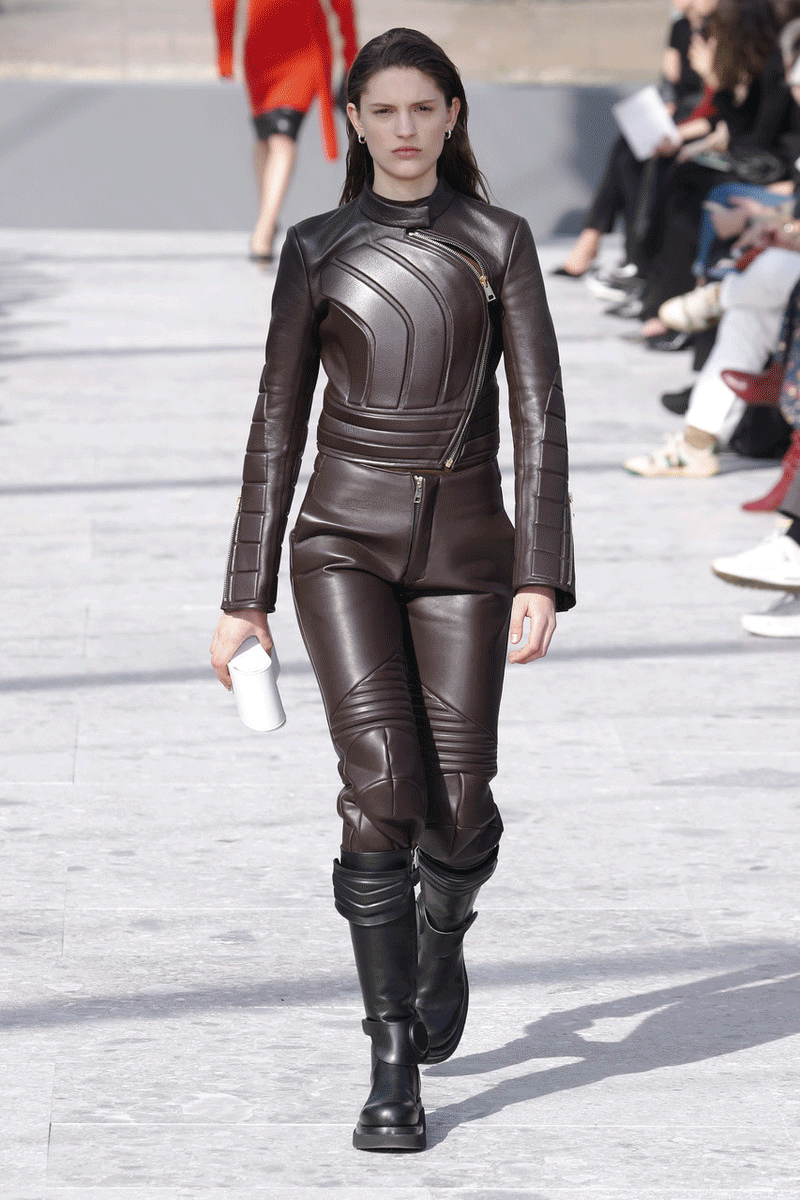 冬天保暖还在穿棉裤就out了,今年爆火的皮裤别错过,保暖又帅气