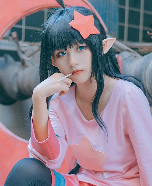 cosplay动漫《凹凸世界》凯莉,清新淡雅的cos小姐姐