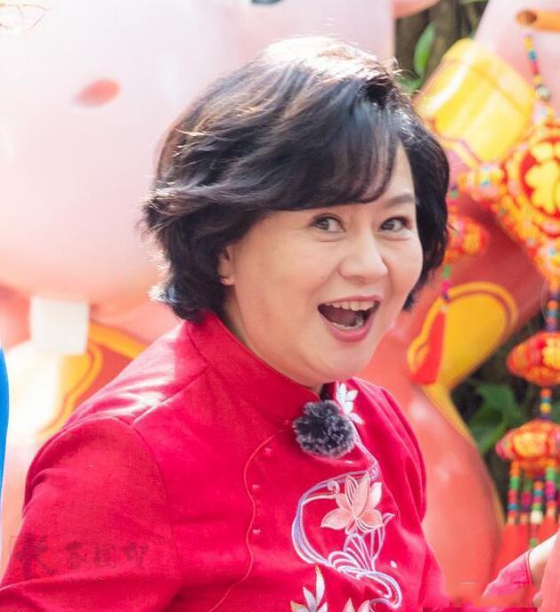 鞠萍重回央视少儿节目?53岁和小朋友跳绳超灵活,芝麻哥哥同录制