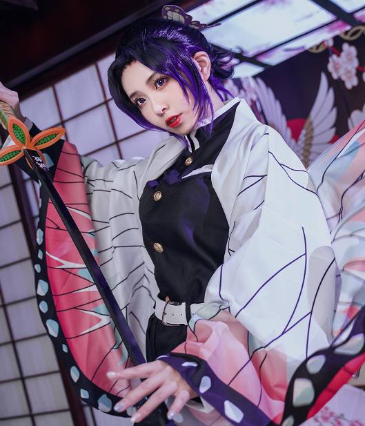 动漫《鬼灭之刃》蝴蝶忍cosplay,冷艳的日系小姐姐