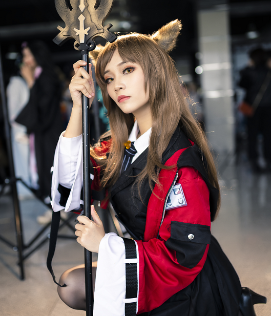 游戏《明日方舟》人物cosplay,女孩演绎角色的魅力