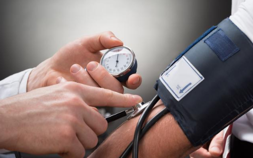 70岁老年人血压血脂血糖都正常反而不好?来看看临床医生怎么说